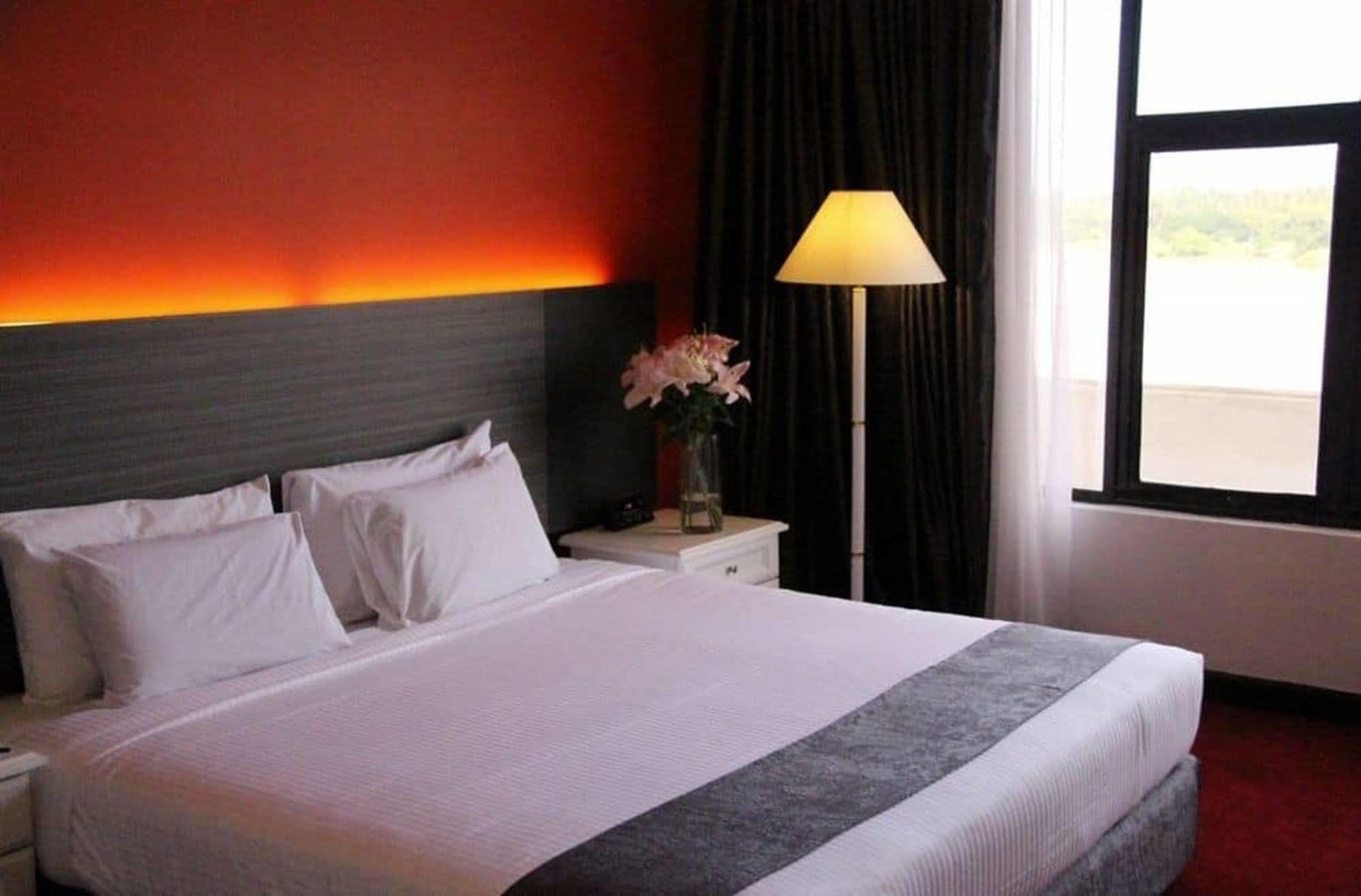 Grand Riverview Hotel Kota Bharu Esterno foto